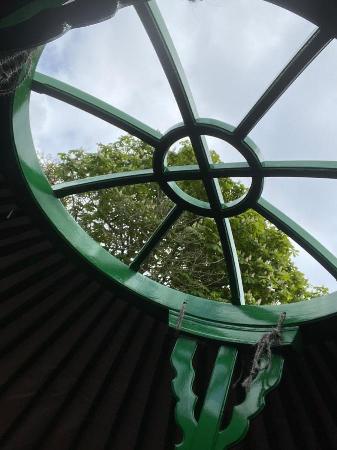 O Dan Y Coed Luxury Yurt With Hot Tub Hotel Chwilog Exterior foto